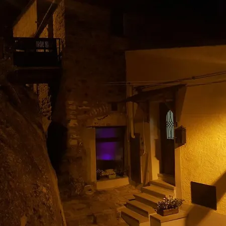 Mirutt Relax By Keyhole Selection * Castelmezzano